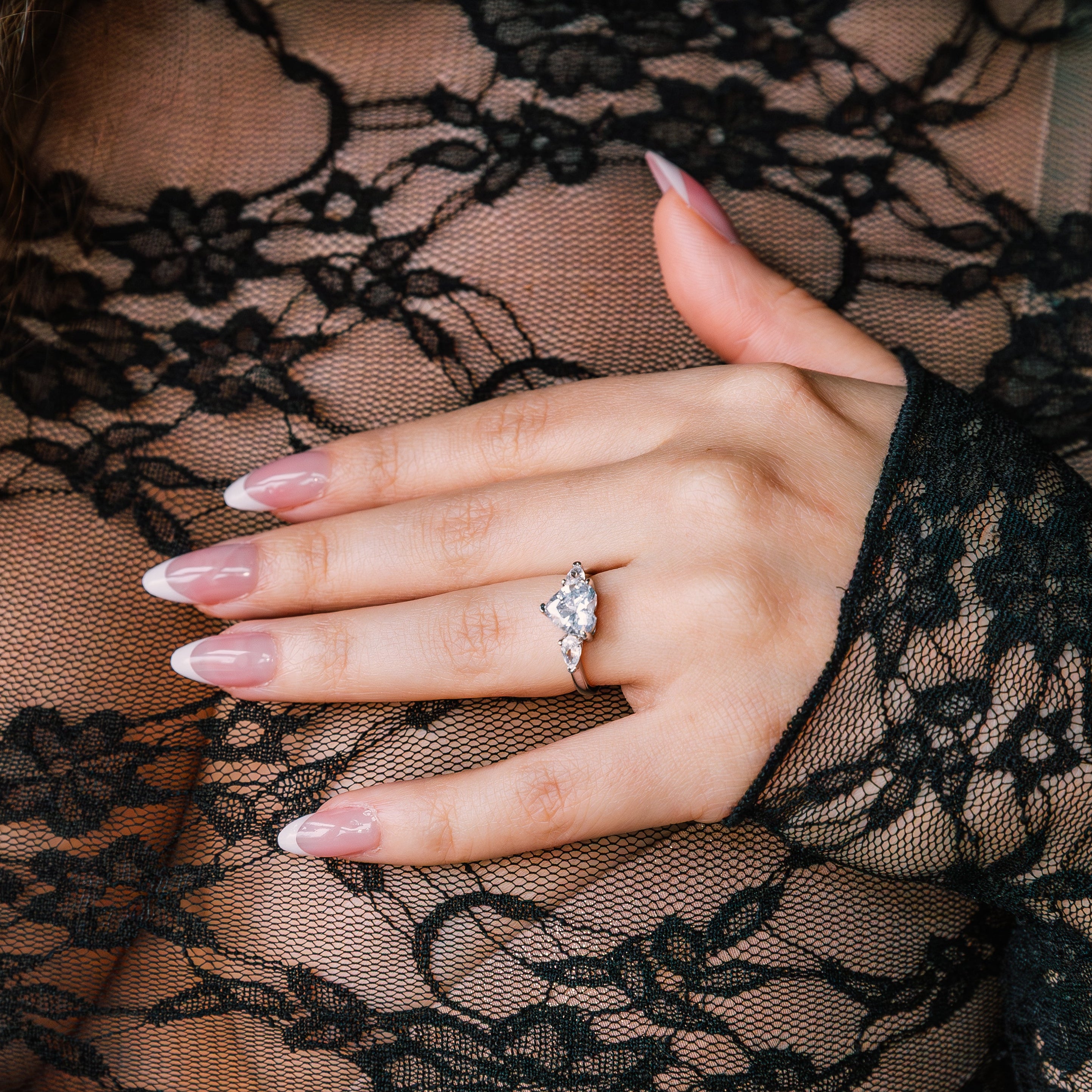 Amoura – Heart Cut Trio Ring