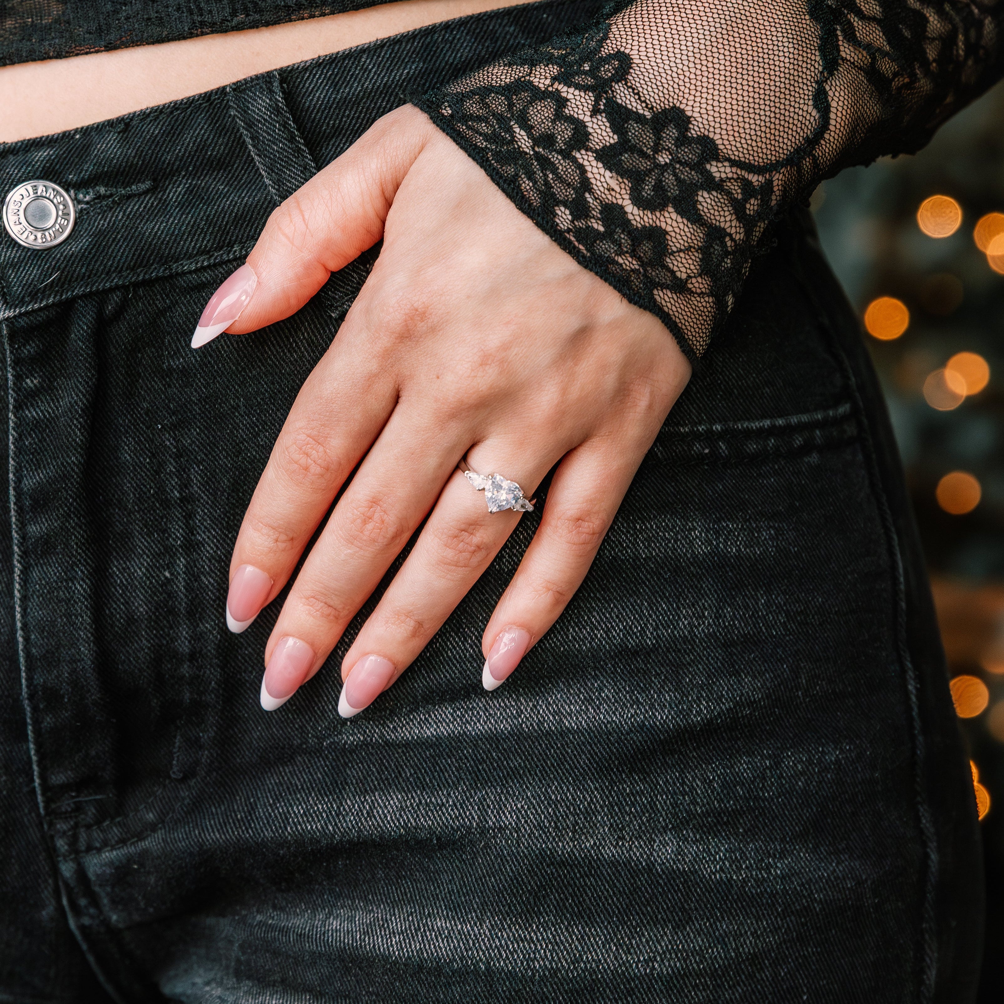 Amoura – Heart Cut Trio Ring