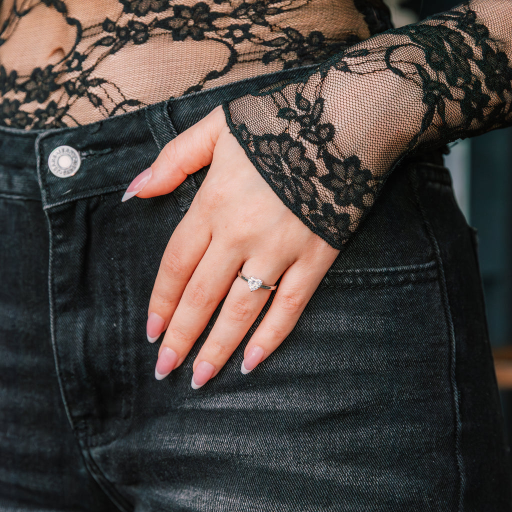 Léonie – Heart Cut Solitaire Ring