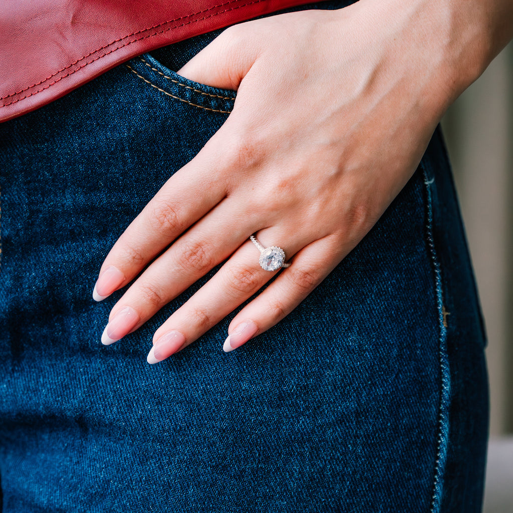 Evelyn – Oval Cut Halo Ring