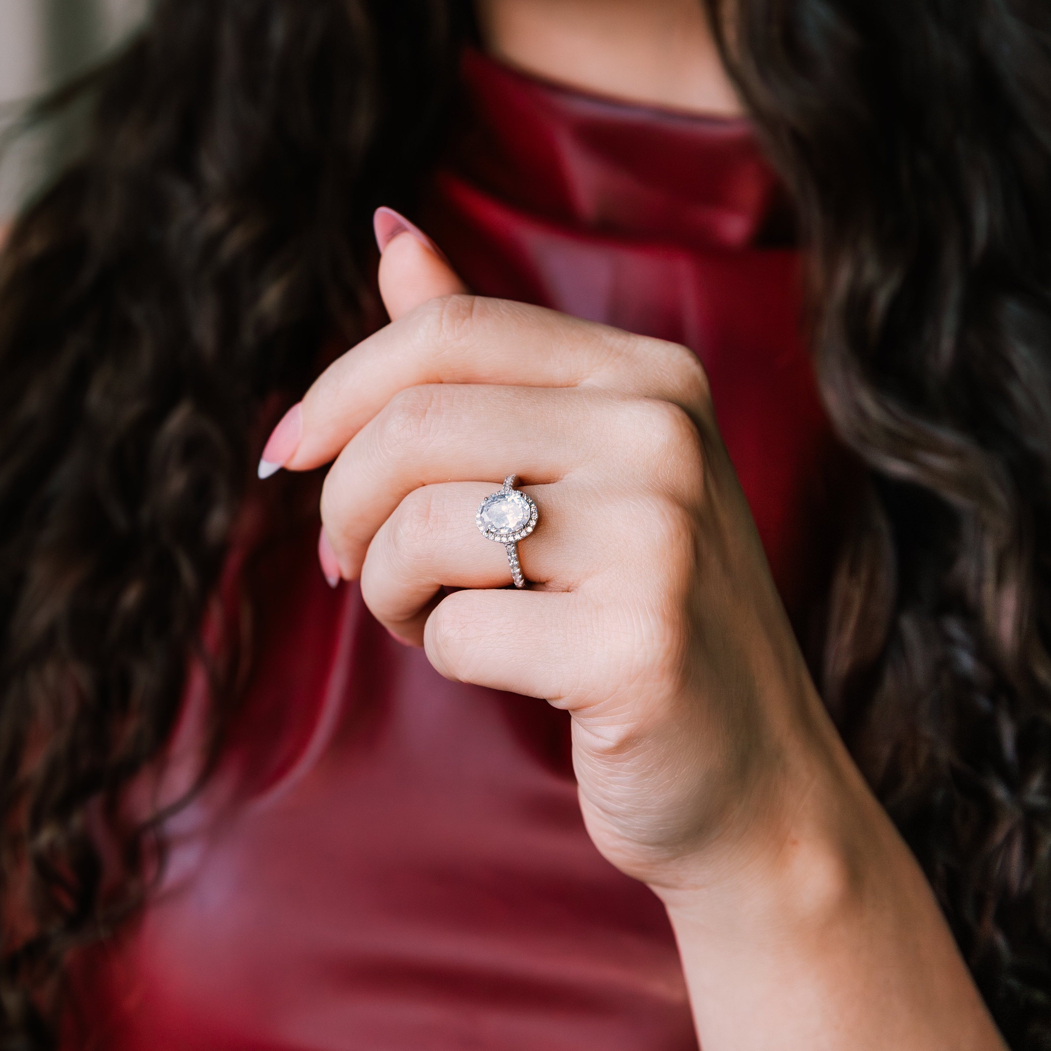 Evelyn – Oval Cut Halo Ring