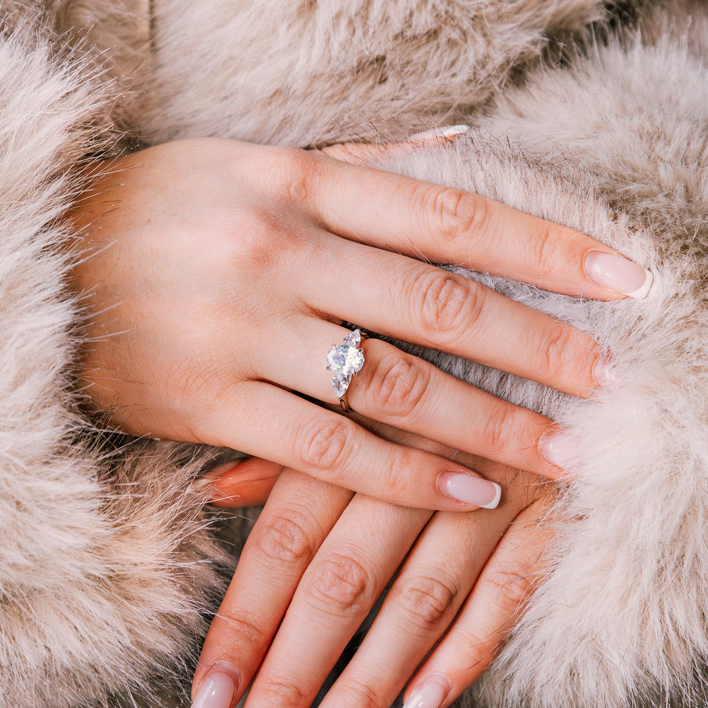 Giulia – Oval & Pear Cut Trio Ring