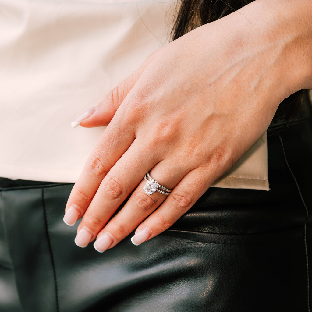 Evelisse – Oval Cut Bridal Set White Gold