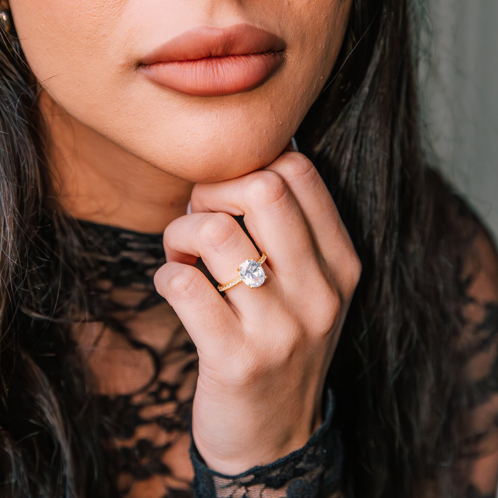 Aveline – Oval Cut Pavé Ring
