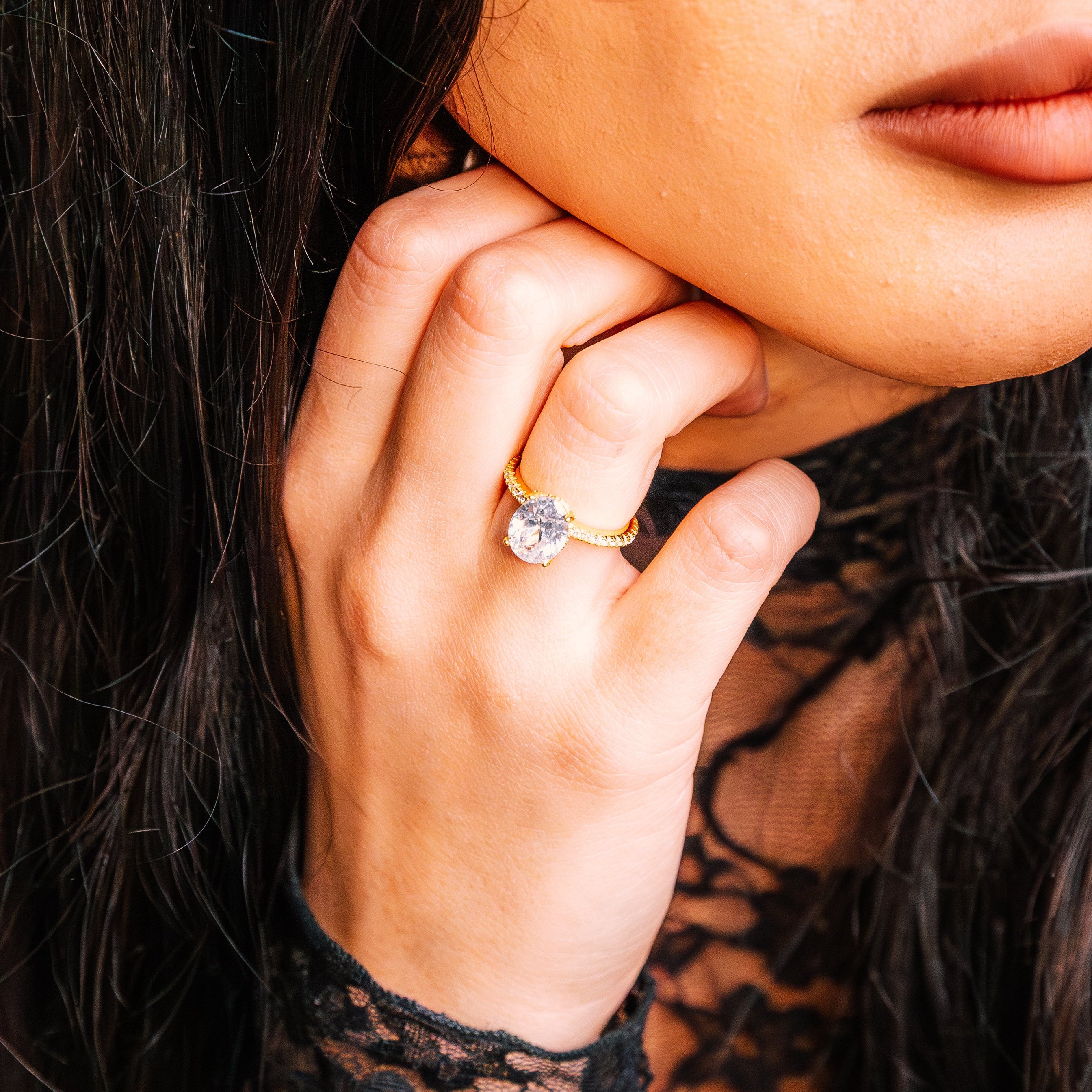 Aveline – Oval Cut Pavé Ring