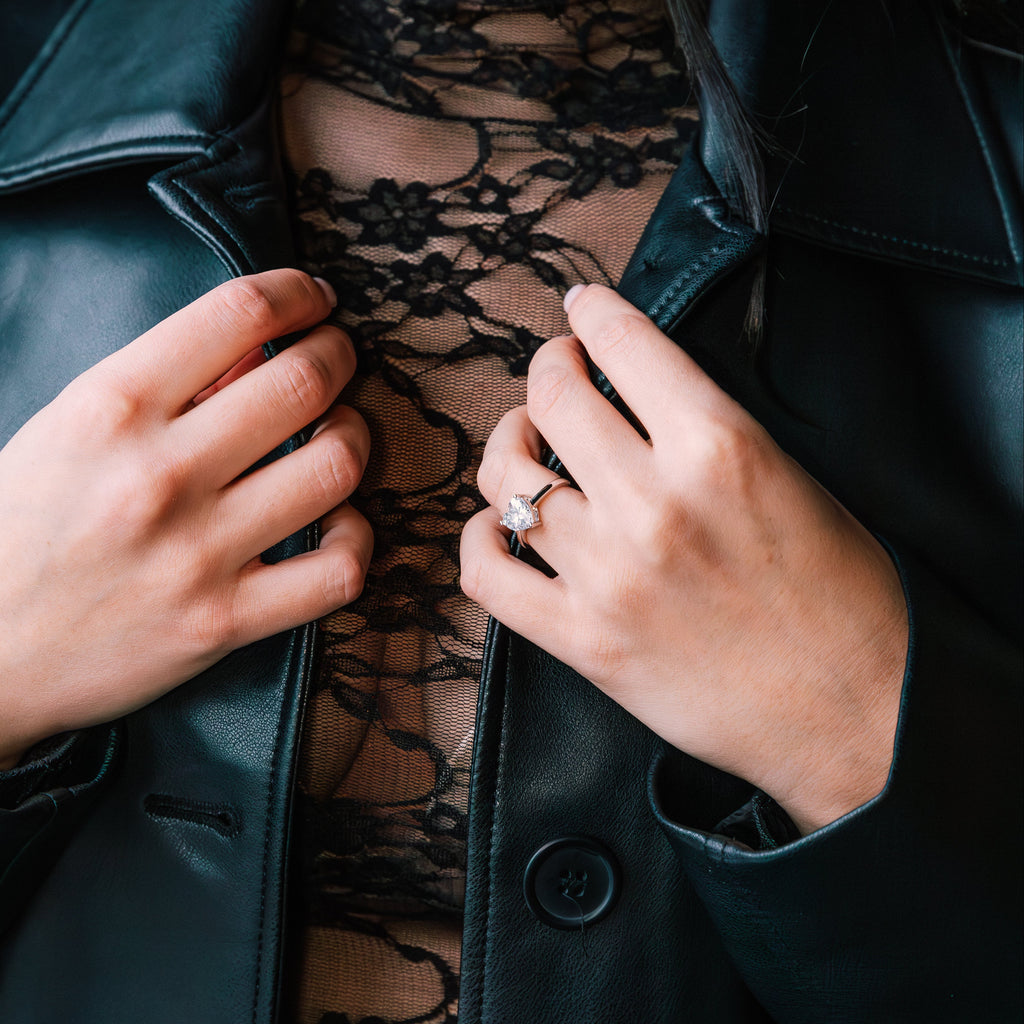 Léonie – Heart Cut Solitaire Ring