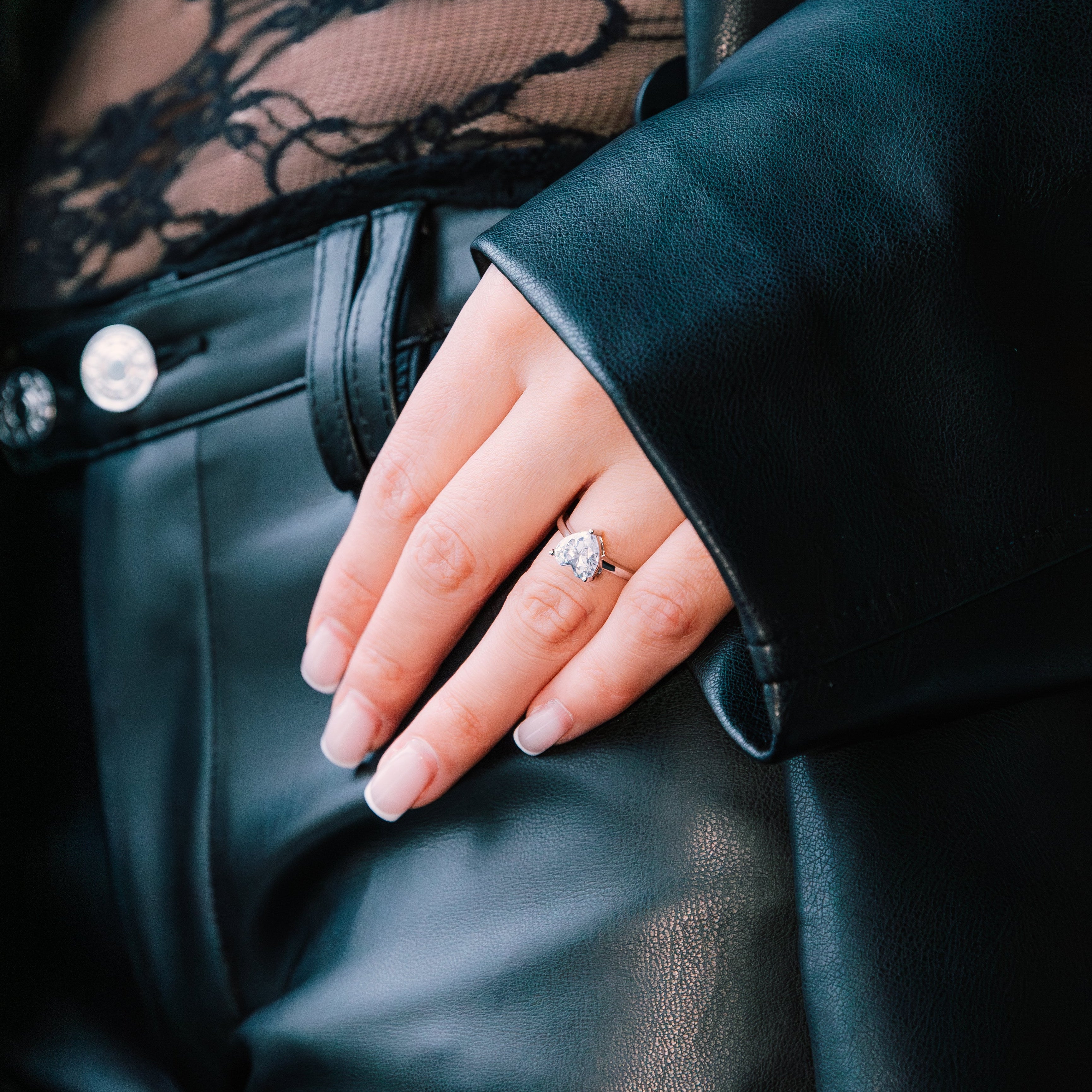 Léonie – Heart Cut Solitaire Ring